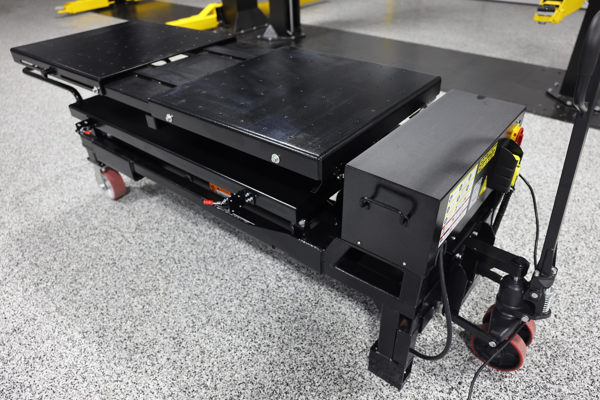 Challenger Lifts BT3300 3.3K Lift Table